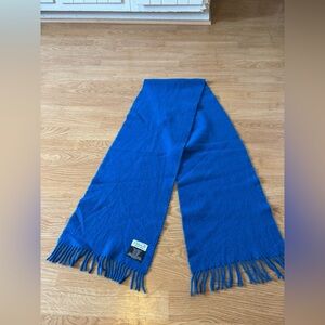 B. Alman a Co blue scarf